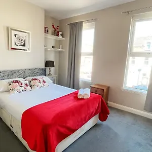  Holiday home Titanic At Bloomfield United Kingdom