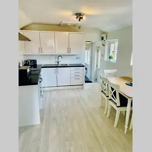 Apartment Modern In The Heart Of The Village., Baildon