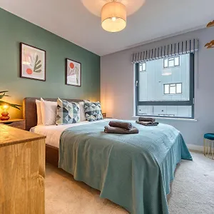  Apartment Summer Special Offer!! 2-Bedroom Cosy, Spacious, Stylish & Modern City Apartment, Prime Location! Sleeps 6, Southampton Ocean Village - By Blue Puffin Stays United Kingdom
